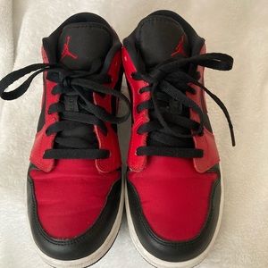 Jordan 1 Retro Low Black Gym Red | 5y | boys&girls